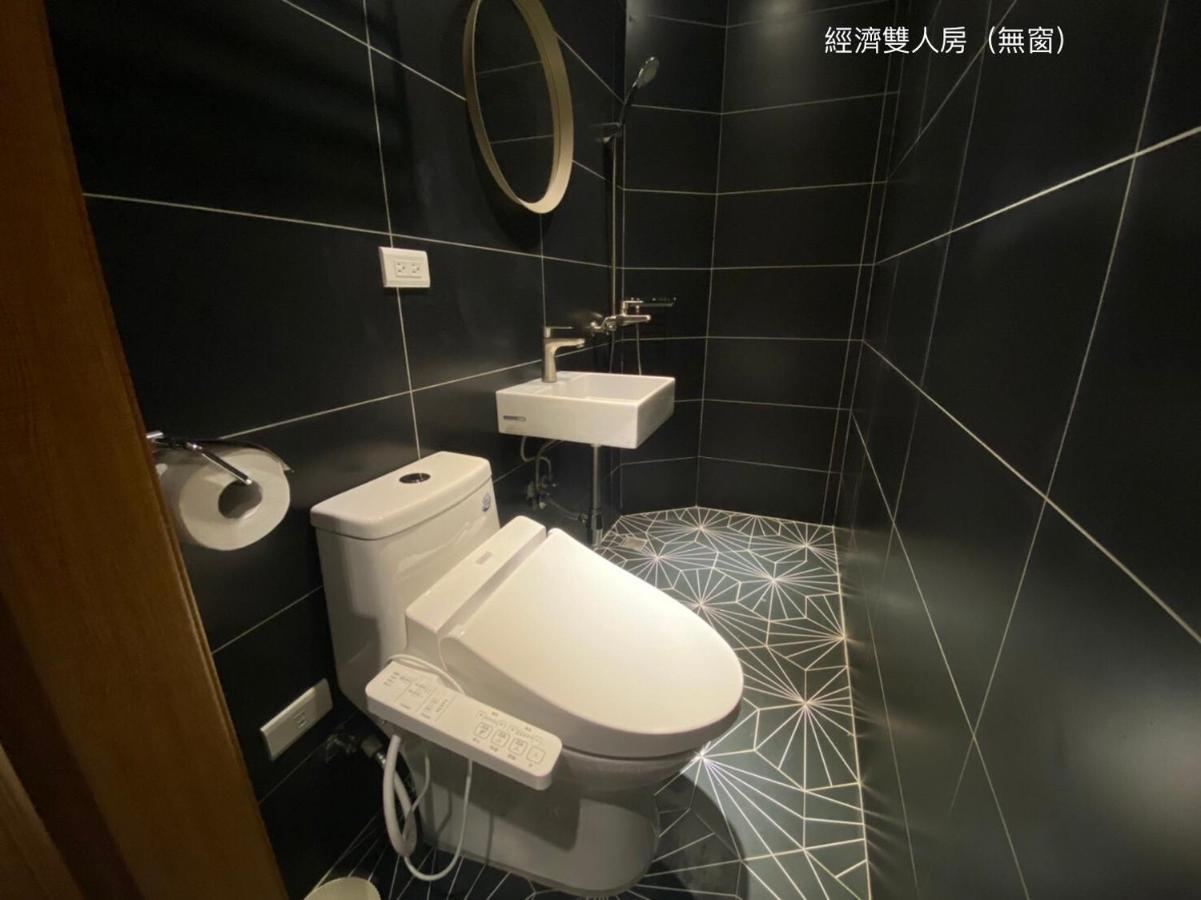 良文旅2館ryou Hotel Vintage - II Tainan Dış mekan fotoğraf