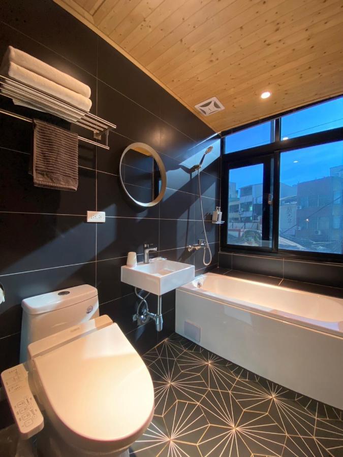 良文旅2館ryou Hotel Vintage - II Tainan Dış mekan fotoğraf